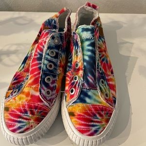 Blowfish Play Rainbow sneakers tie dye in size 9 1/2
